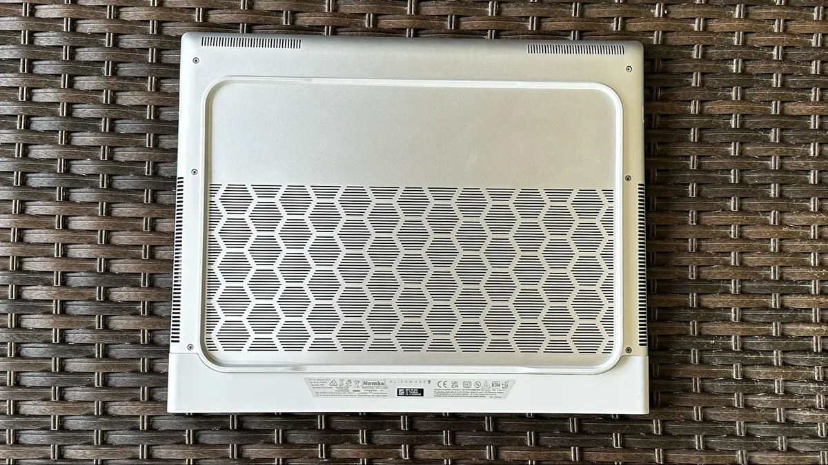 Đánh giá Alienware x16 (2023) - Vượt xa giới hạn của một laptop gaming mỏng nhẹ 40 Alienware x16 2023 6