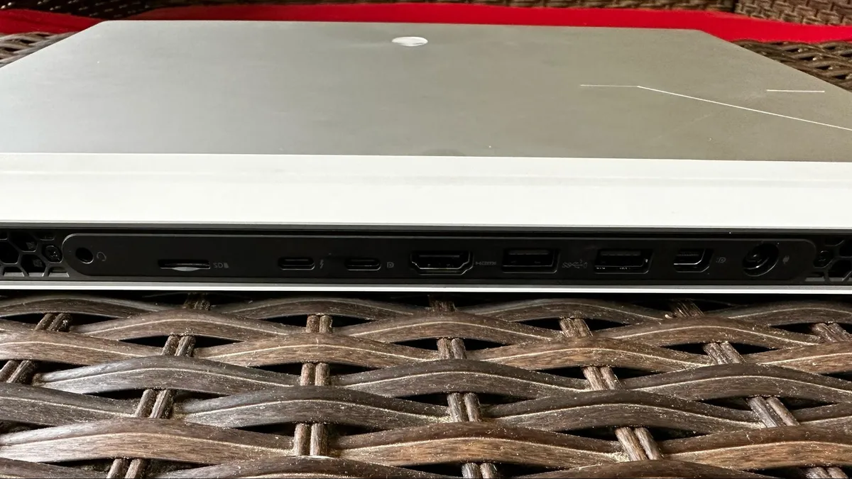 Đánh giá Alienware x16 (2023) - Vượt xa giới hạn của một laptop gaming mỏng nhẹ 24 Alienware x16 2023 7