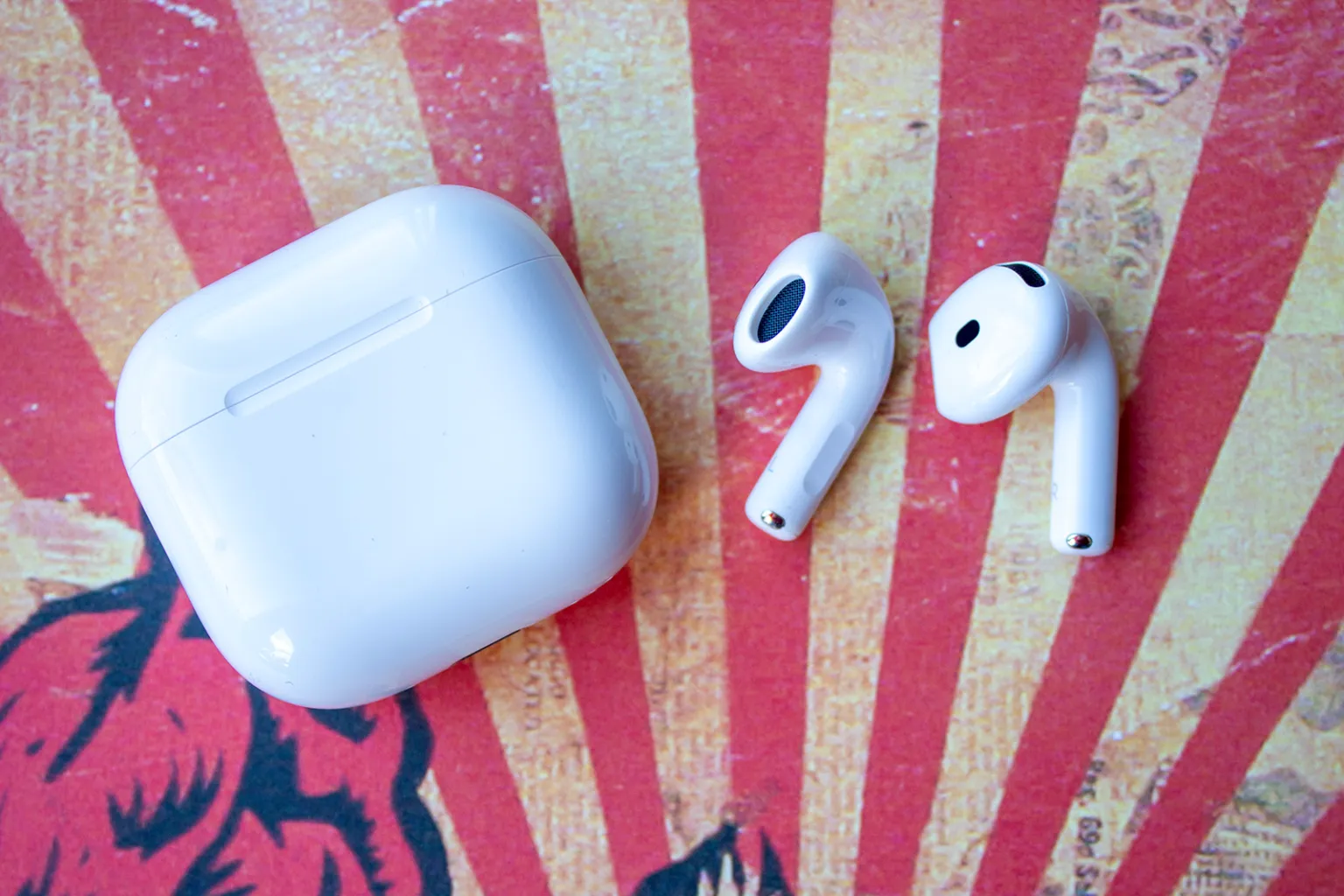 Đánh giá Apple AirPods 4 - Đỉnh cao âm thanh trong chiếc tai nghe nhỏ bé của Apple 35 Apple AirPods 4 1