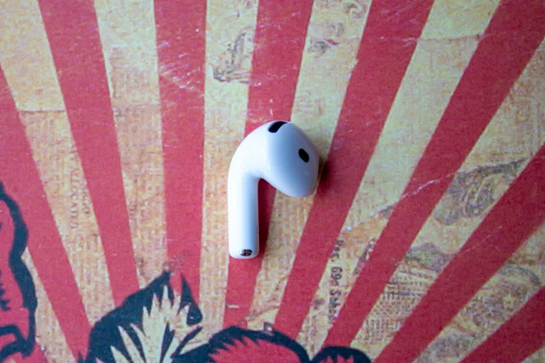 Đánh giá Apple AirPods 4 - Đỉnh cao âm thanh trong chiếc tai nghe nhỏ bé của Apple 34 Apple AirPods 4 2