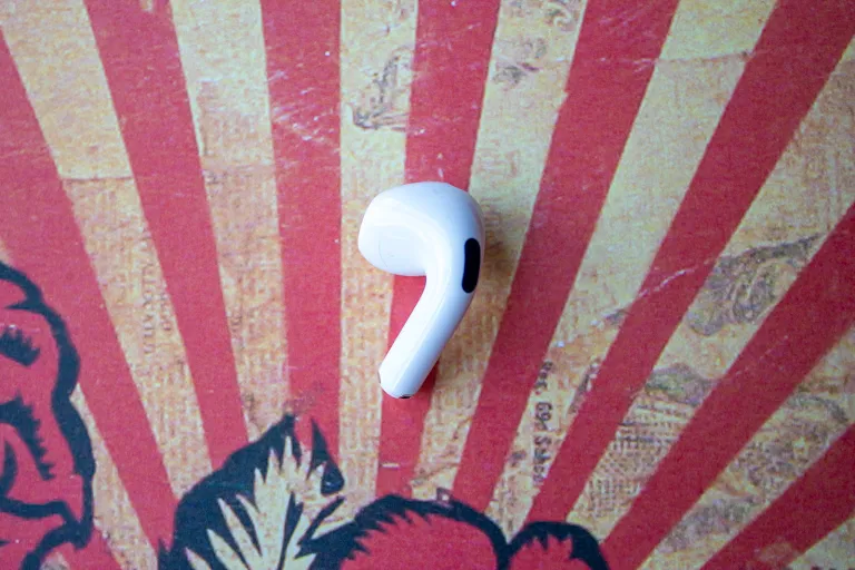 Đánh giá Apple AirPods 4 - Đỉnh cao âm thanh trong chiếc tai nghe nhỏ bé của Apple 32 Apple AirPods 4 4