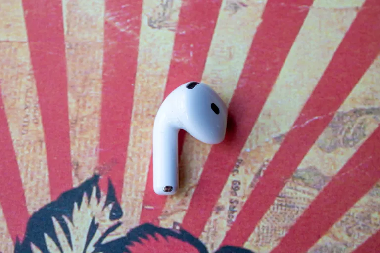Đánh giá Apple AirPods 4 - Đỉnh cao âm thanh trong chiếc tai nghe nhỏ bé của Apple 31 Apple AirPods 4 5
