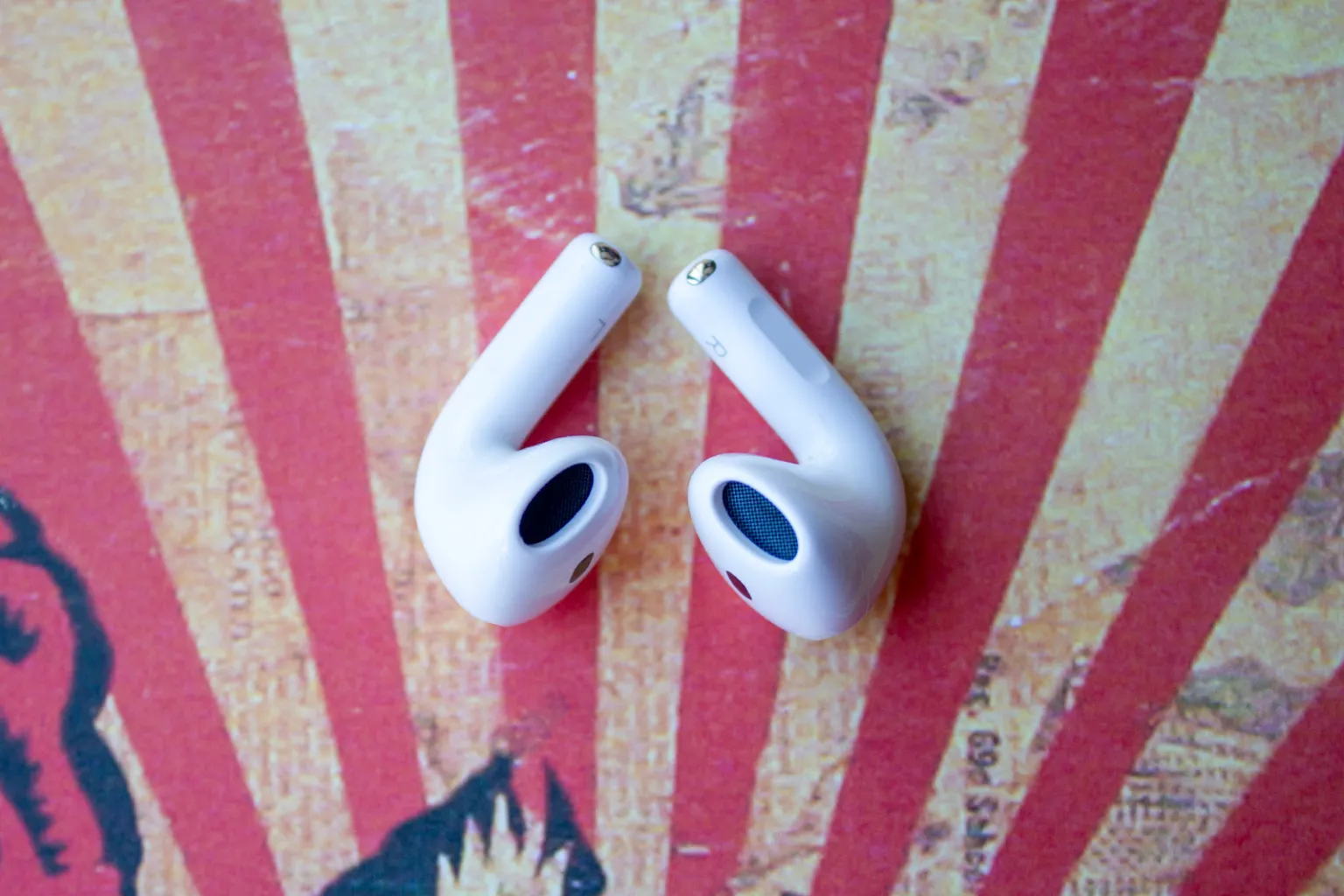 Đánh giá Apple AirPods 4 - Đỉnh cao âm thanh trong chiếc tai nghe nhỏ bé của Apple 30 Apple AirPods 4 6