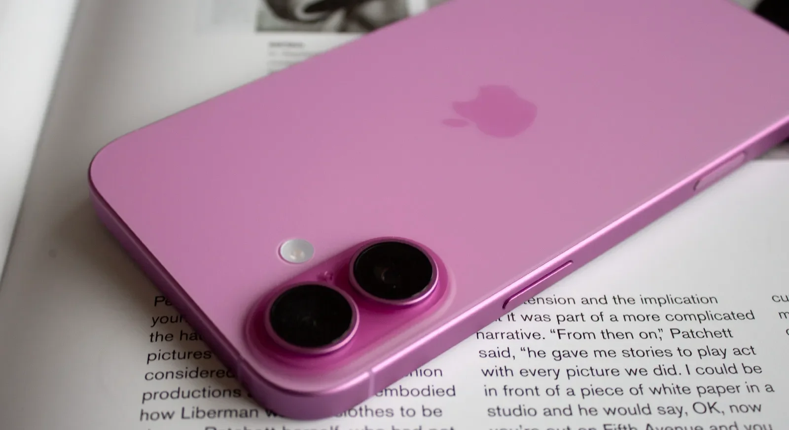 Đánh giá Apple iPhone 16 & 16 Plus: Trải nghiệm không giới hạn, màn hình rực rỡ hơn, pin trâu hơn 21 Apple iPhone 16 16 Plus 11 e1746525916512