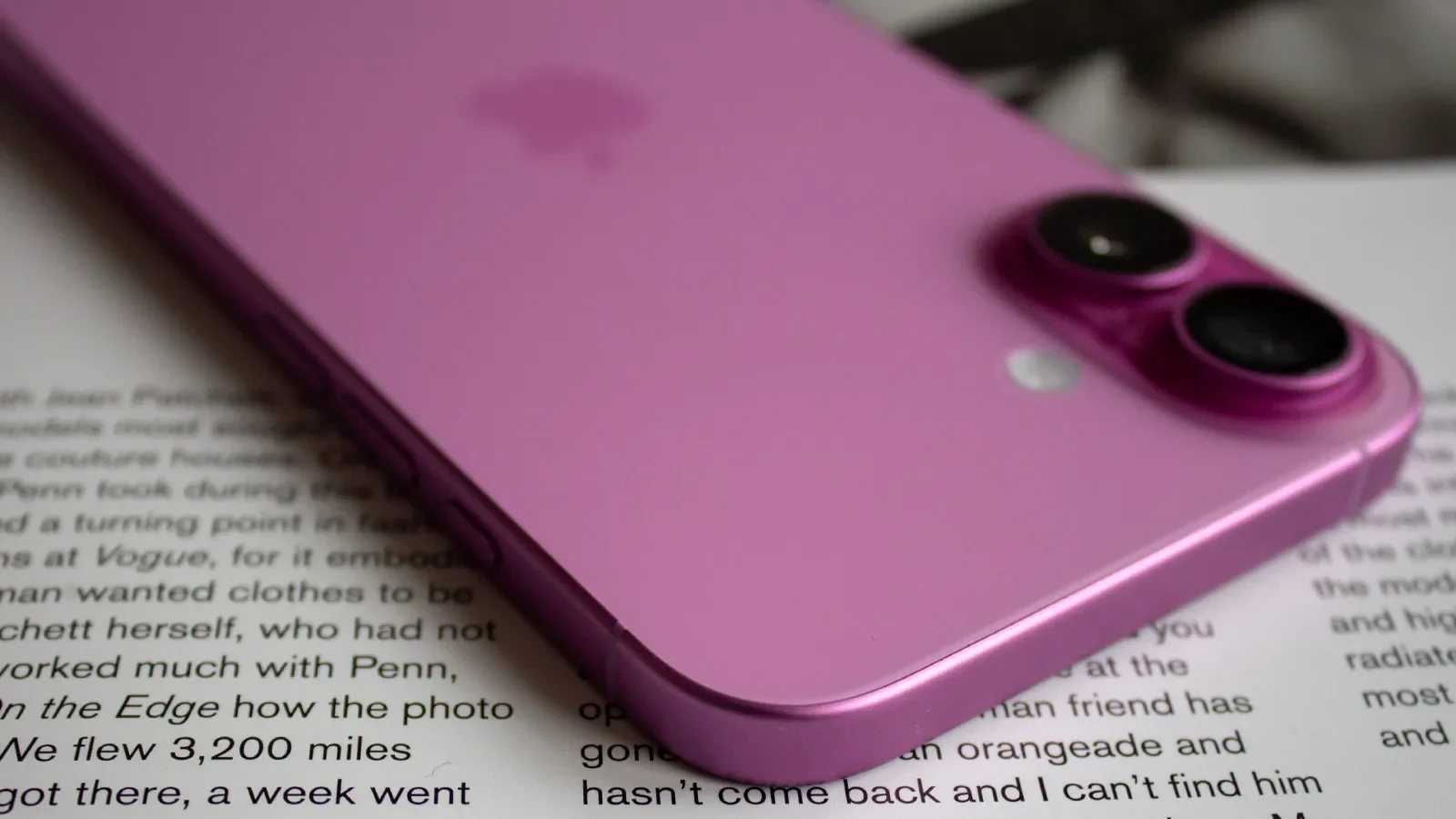 Đánh giá Apple iPhone 16 & 16 Plus: Trải nghiệm không giới hạn, màn hình rực rỡ hơn, pin trâu hơn 20 Apple iPhone 16 16 Plus 12 e1746525940613