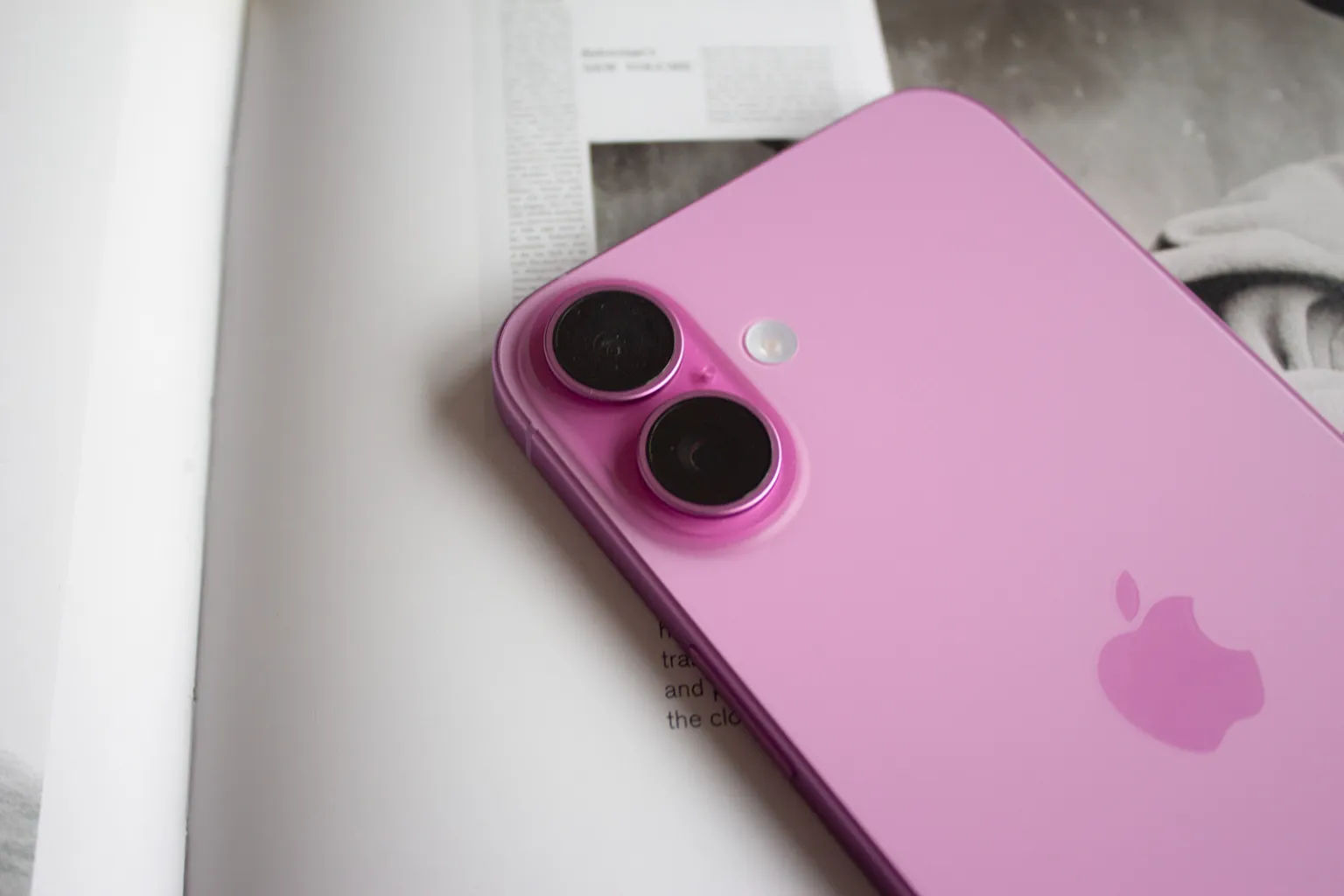 Đánh giá Apple iPhone 16 & 16 Plus: Trải nghiệm không giới hạn, màn hình rực rỡ hơn, pin trâu hơn 23 Apple iPhone 16 16 Plus 9