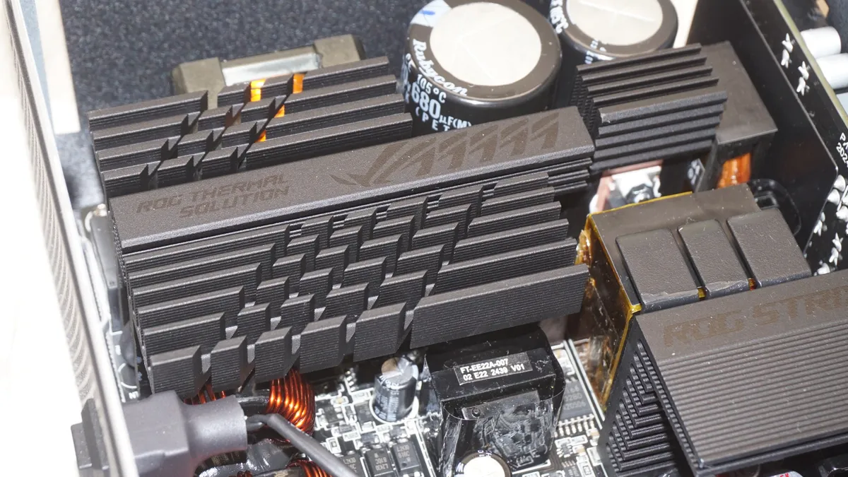 Đánh giá Asus ROG Strix 1000W - Chơi game cực đỉnh, sáng tạo không ngừng 59 Asus ROG Strix 1000W 1