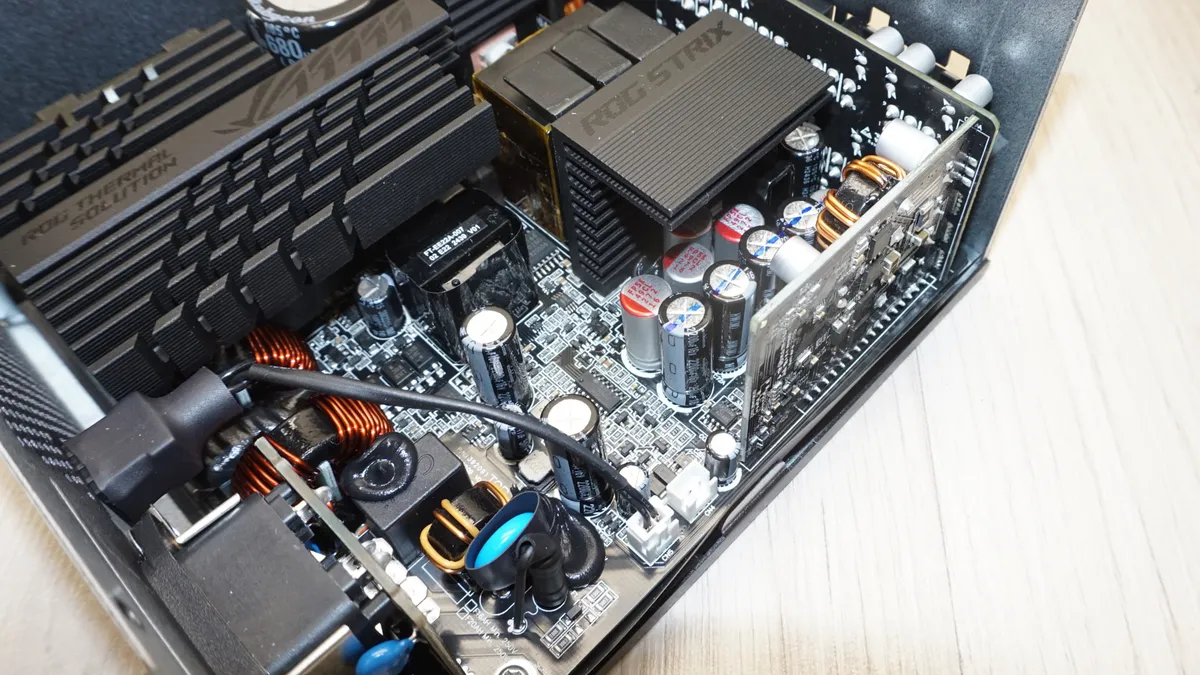 Đánh giá Asus ROG Strix 1000W - Chơi game cực đỉnh, sáng tạo không ngừng 44 Asus ROG Strix 1000W 15