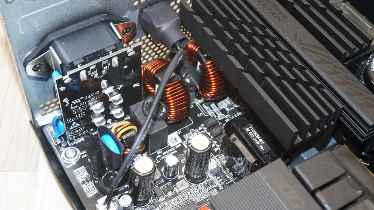 Asus ROG Strix 1000W 17