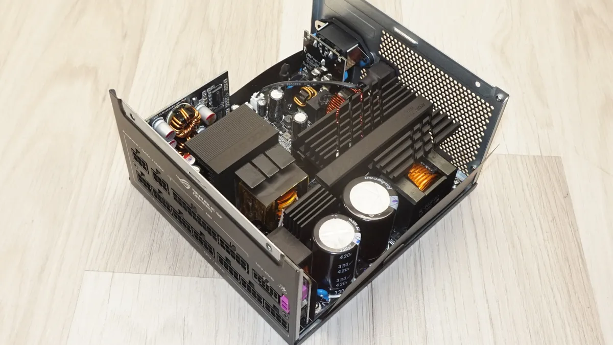 Đánh giá Asus ROG Strix 1000W - Chơi game cực đỉnh, sáng tạo không ngừng 41 Asus ROG Strix 1000W 18