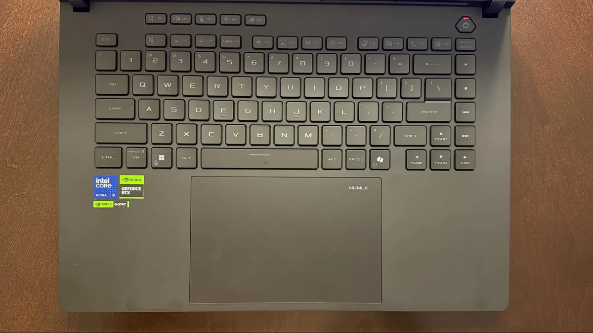 Asus ROG Strix Scar 16 2025 12