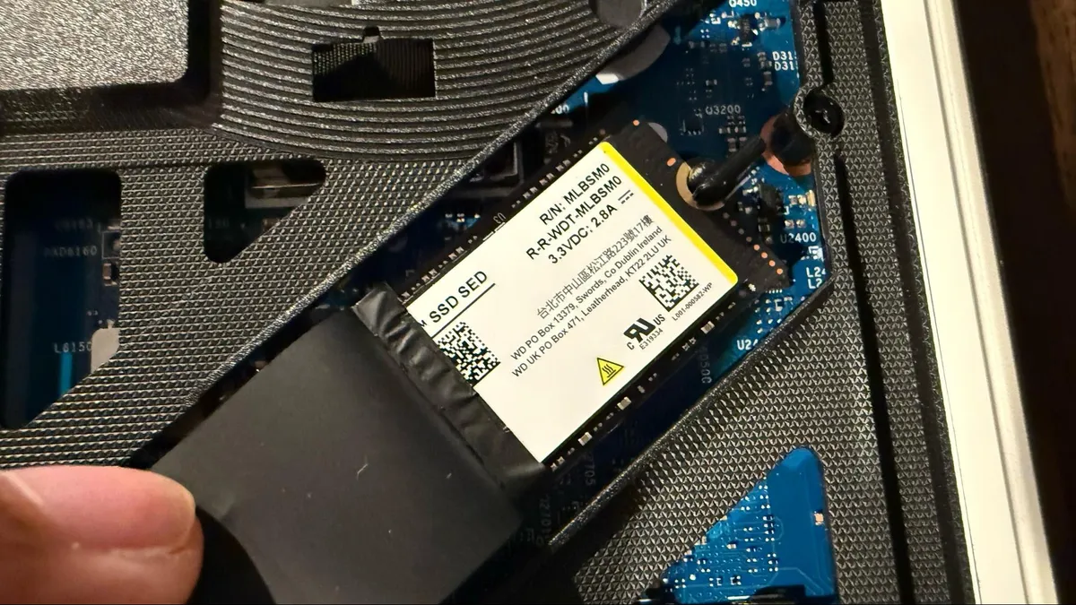 Asus ROG Strix Scar 16 2025 5