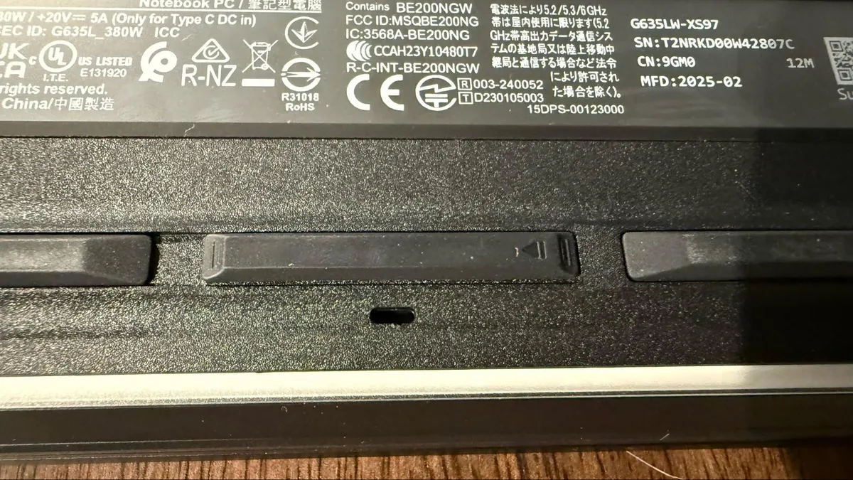 Asus ROG Strix Scar 16 2025 9