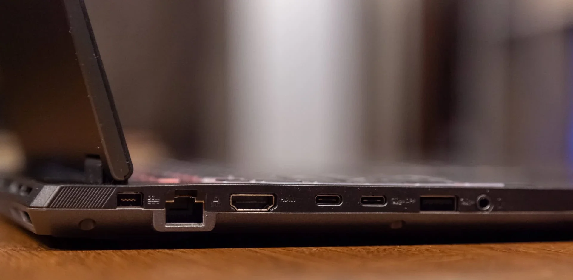 Đánh giá Asus TUF Gaming A16 - Lựa chọn lý tưởng cho trải nghiệm gaming không giới hạn 65 Asus TUF Gaming A16 41 e1748070408555