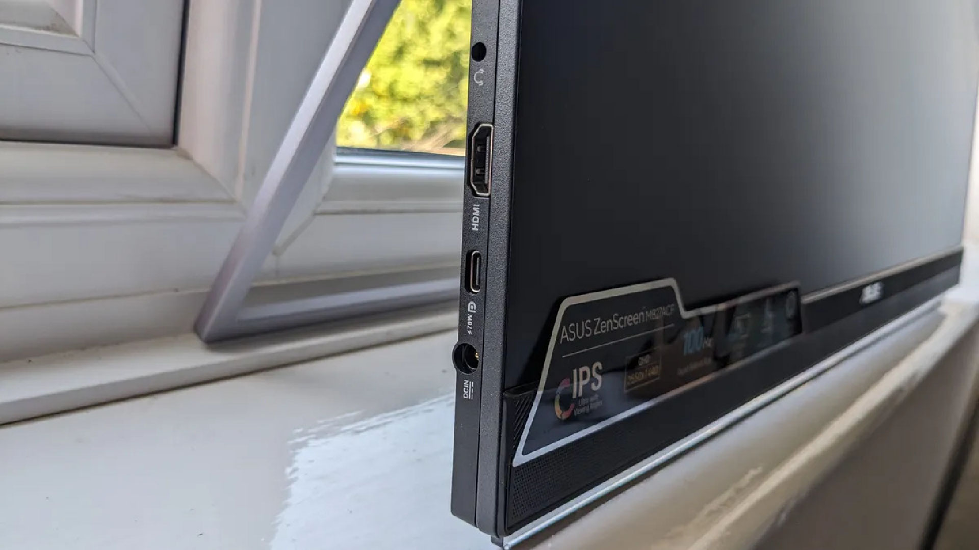 Asus ZenScreen MB27ACF 5 01