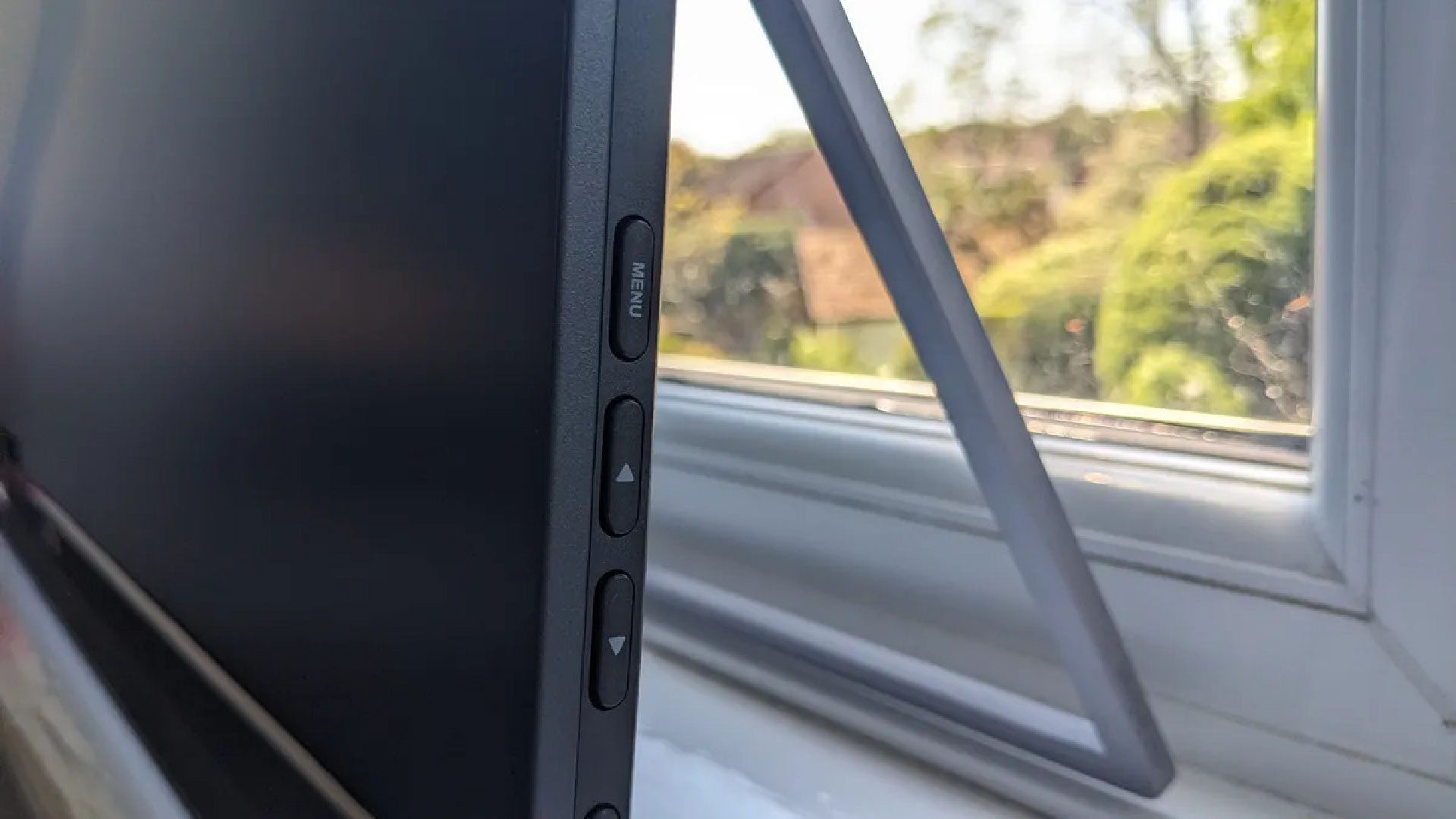 Asus ZenScreen MB27ACF 6 01