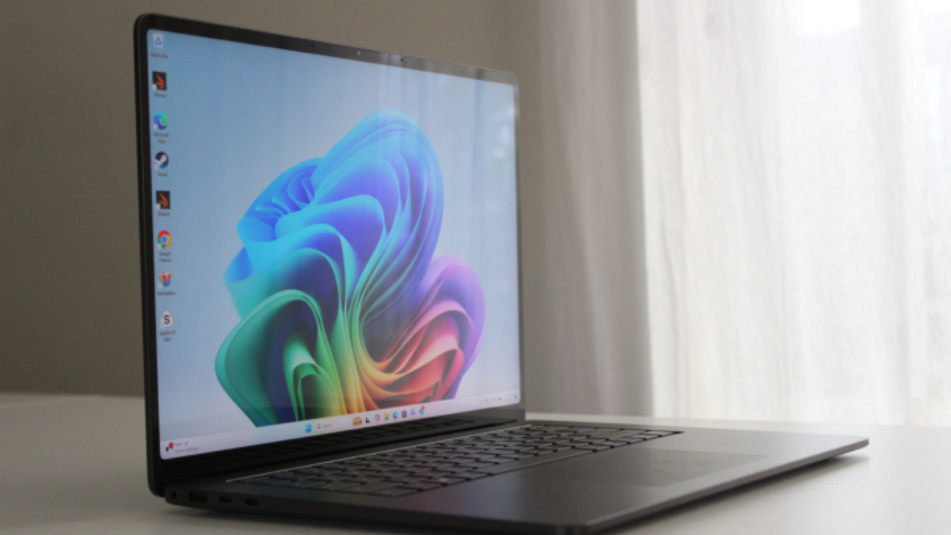 Asus Zenbook A14 vs Microsoft Surface Laptop 7 Surface thắng nhẹ năm 2025 6 Asus Zenbook A14 vs Microsoft Surface Laptop 7 Surface thang nhe nam 2025 2