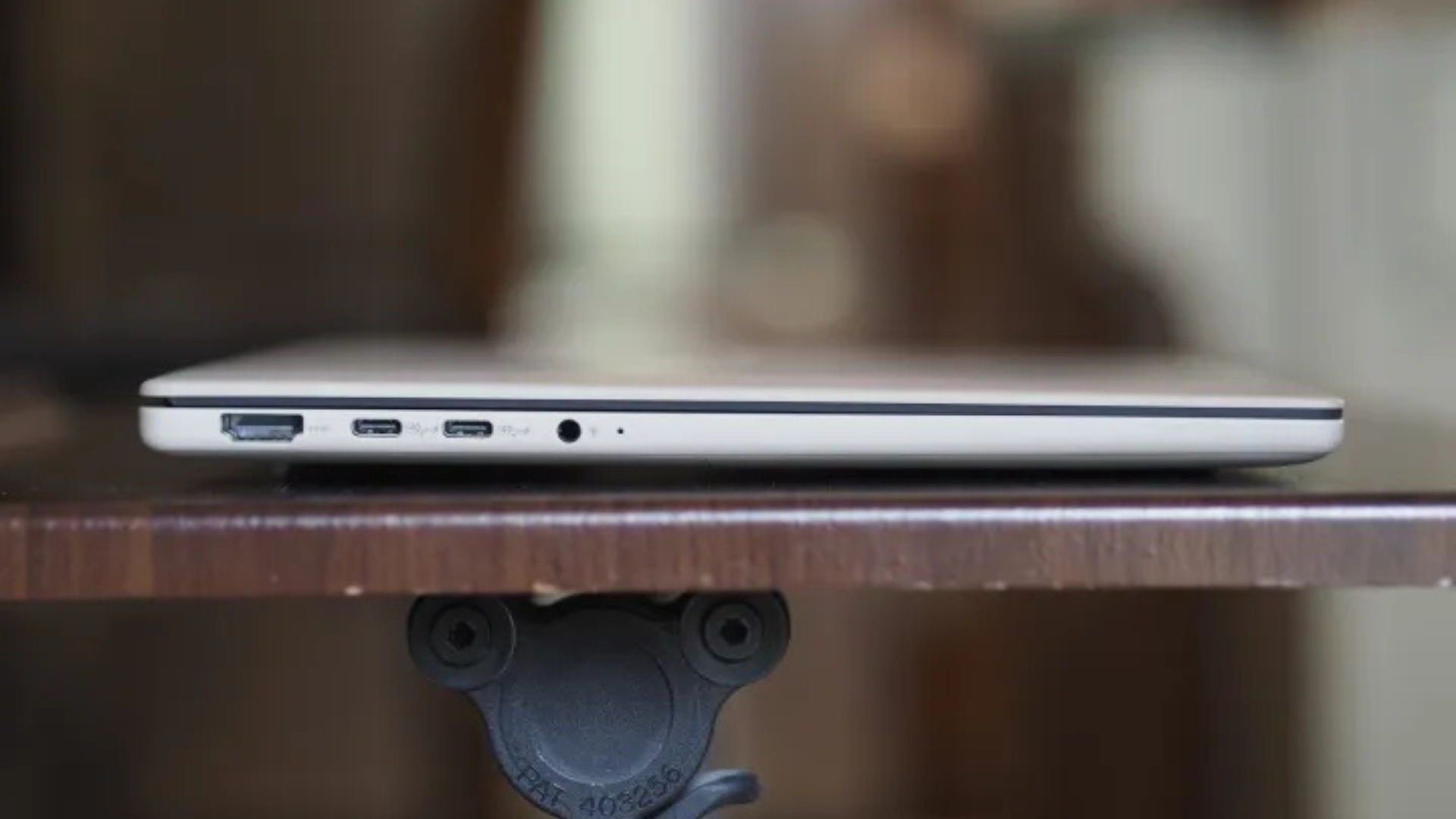 Asus Zenbook A14 vs Microsoft Surface Laptop 7 Surface thắng nhẹ năm 2025 7 Asus Zenbook A14 vs Microsoft Surface Laptop 7 Surface thang nhe nam 2025 4