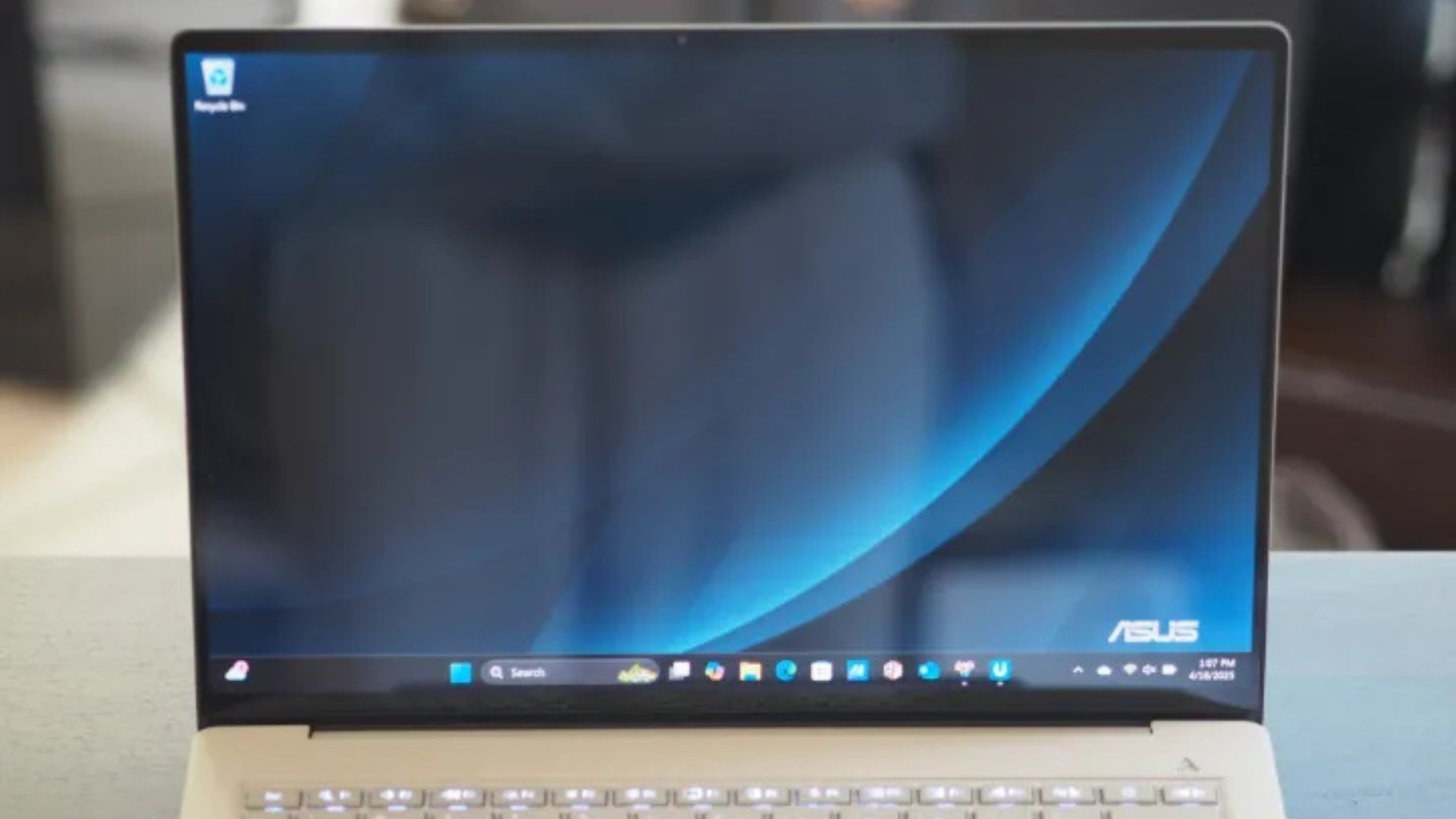 Asus Zenbook A14 vs Microsoft Surface Laptop 7 Surface thắng nhẹ năm 2025 9 Asus Zenbook A14 vs Microsoft Surface Laptop 7 Surface thang nhe nam 2025 5