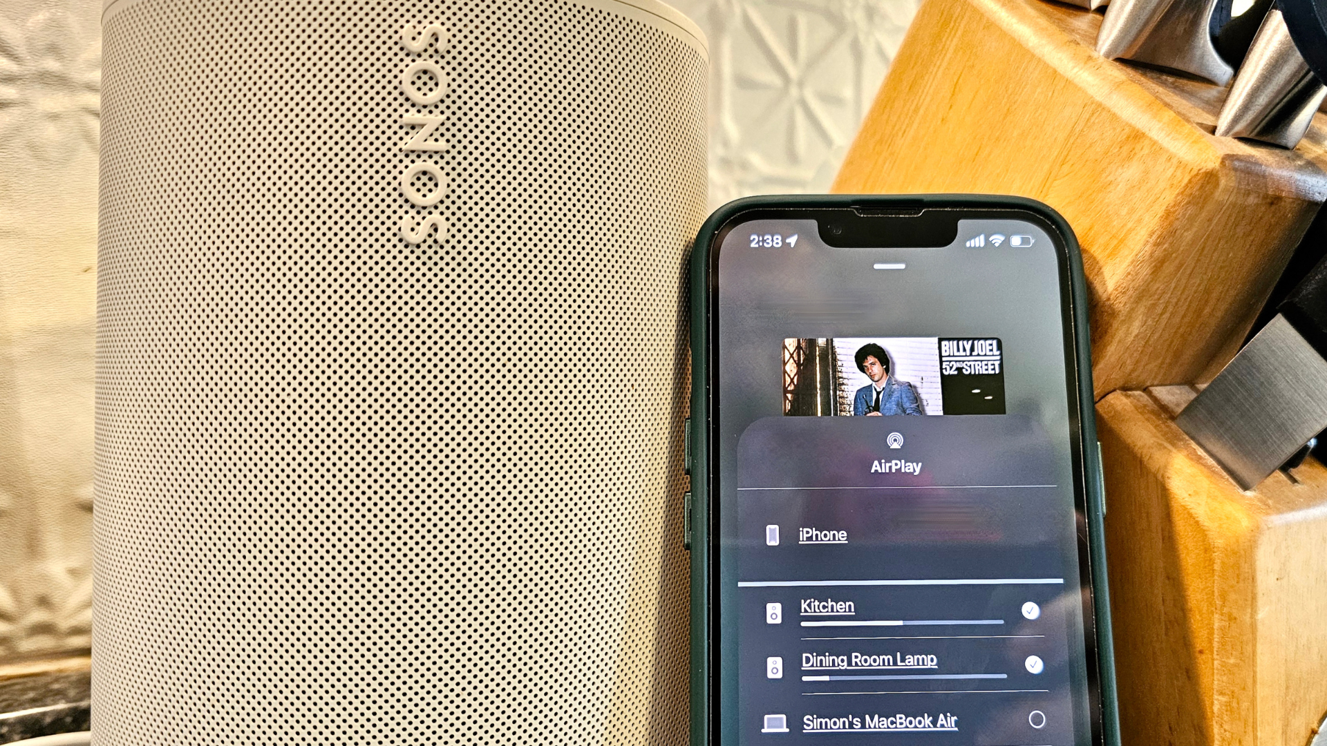 Cách bảo vệ thiết bị Apple khỏi tấn công AirPlay: Hướng dẫn an toàn 2025 6 Cach bao ve thiet bi Apple khoi tan cong AirPlay Huong dan an toan 2025 2