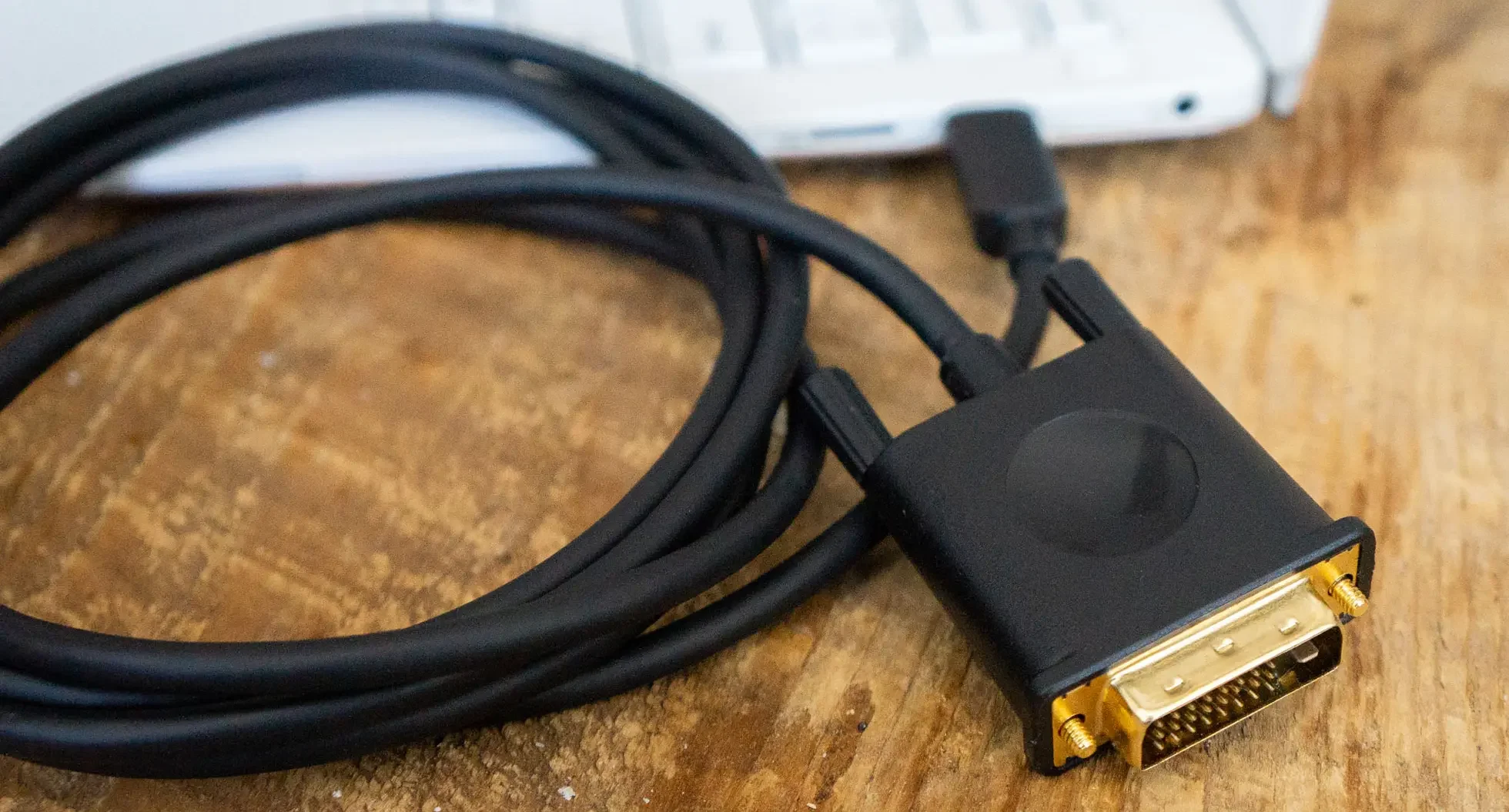 Cáp và bộ chuyển đổi video USB-C tốt nhất 2025 - Nâng tầm kết nối hình ảnh! 16 Cap USB C sang DVI e1747481285120