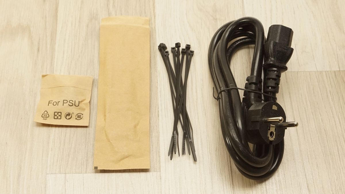 Corsair RM1000e ATX 3 13