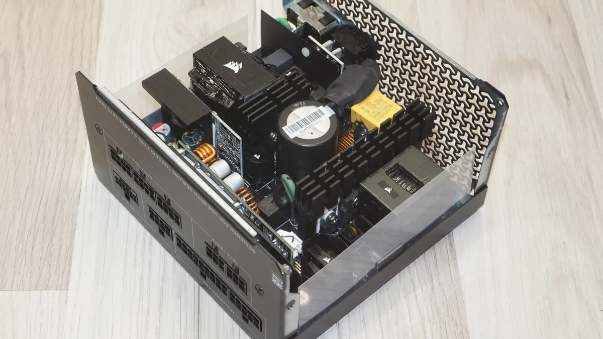 Corsair RM1000e ATX 3 7