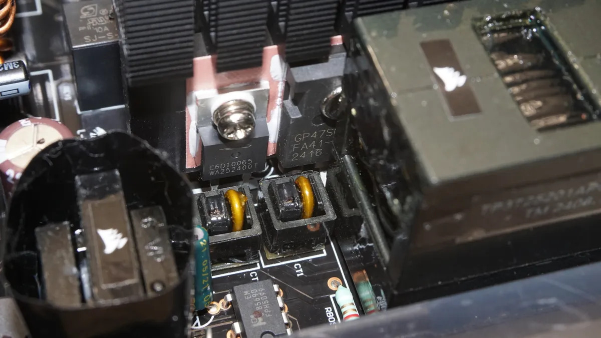 Corsair RM1000e ATX 3.1 14