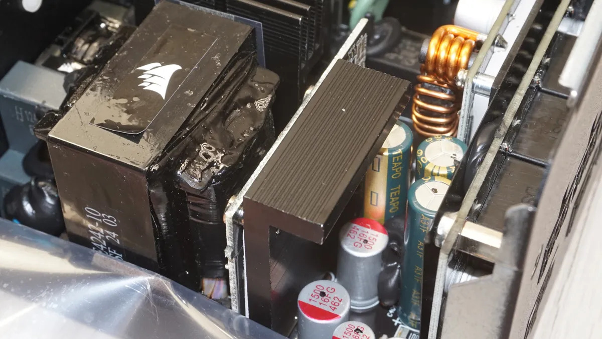 Corsair RM1000e ATX 3.1 15