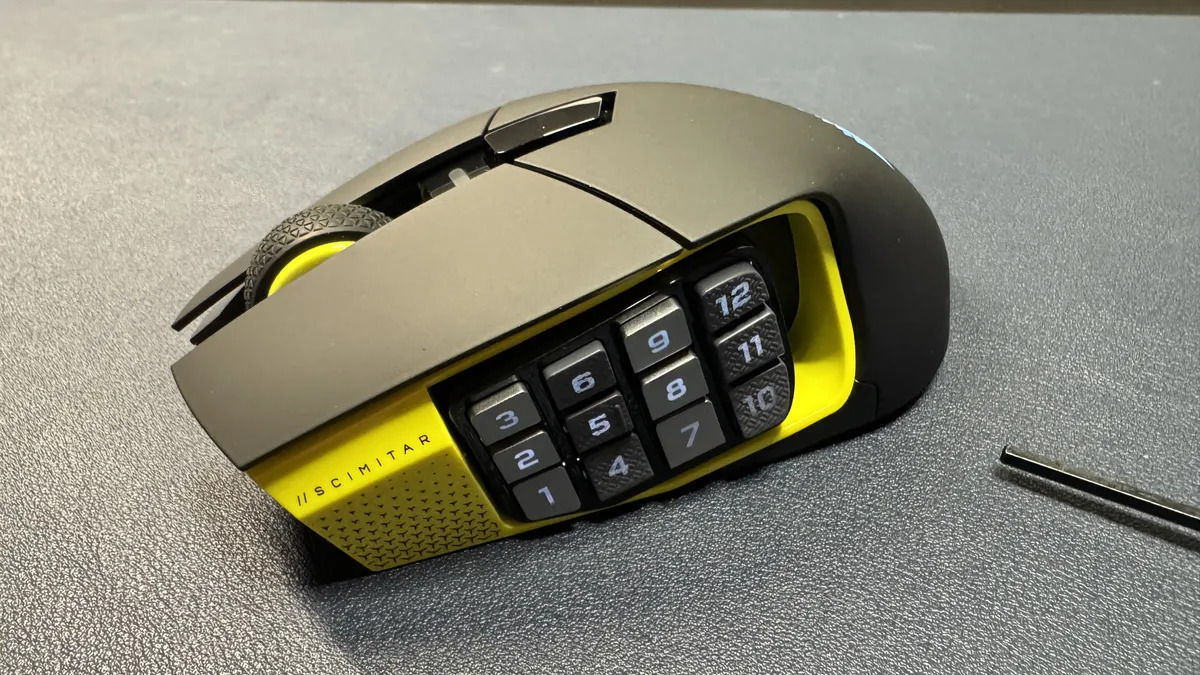 Corsair Scimitar Elite SE Wireless 10