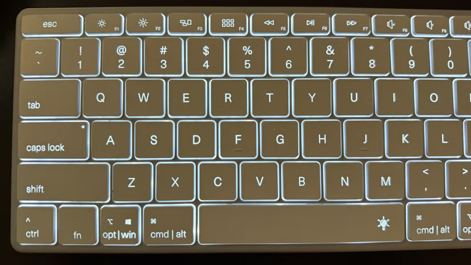 Danh Gia Ban Phim Hyper HyperSpace Bluetooth Trai Nghiem Go Phim Tuyet Voi Kem He Thong Den Nen Sieu Sang 3
