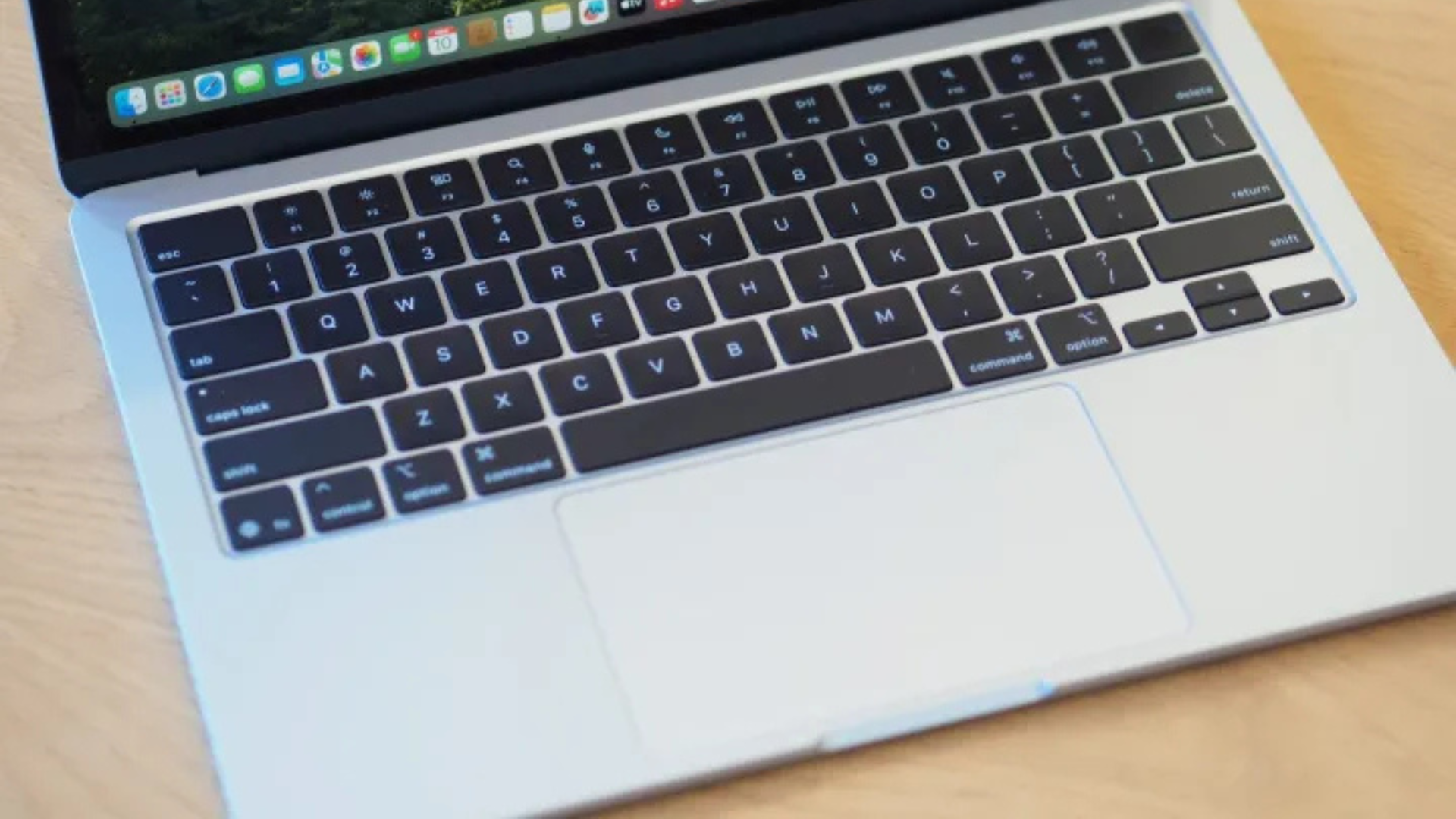 Đánh giá Apple MacBook Air 13 (M4, 2025): Laptop nhỏ gọn tốt nhất từ trước đến nay 11 Danh gia Apple MacBook Air 13 M4 2025 Laptop nho gon tot nhat tu truoc den nay 4