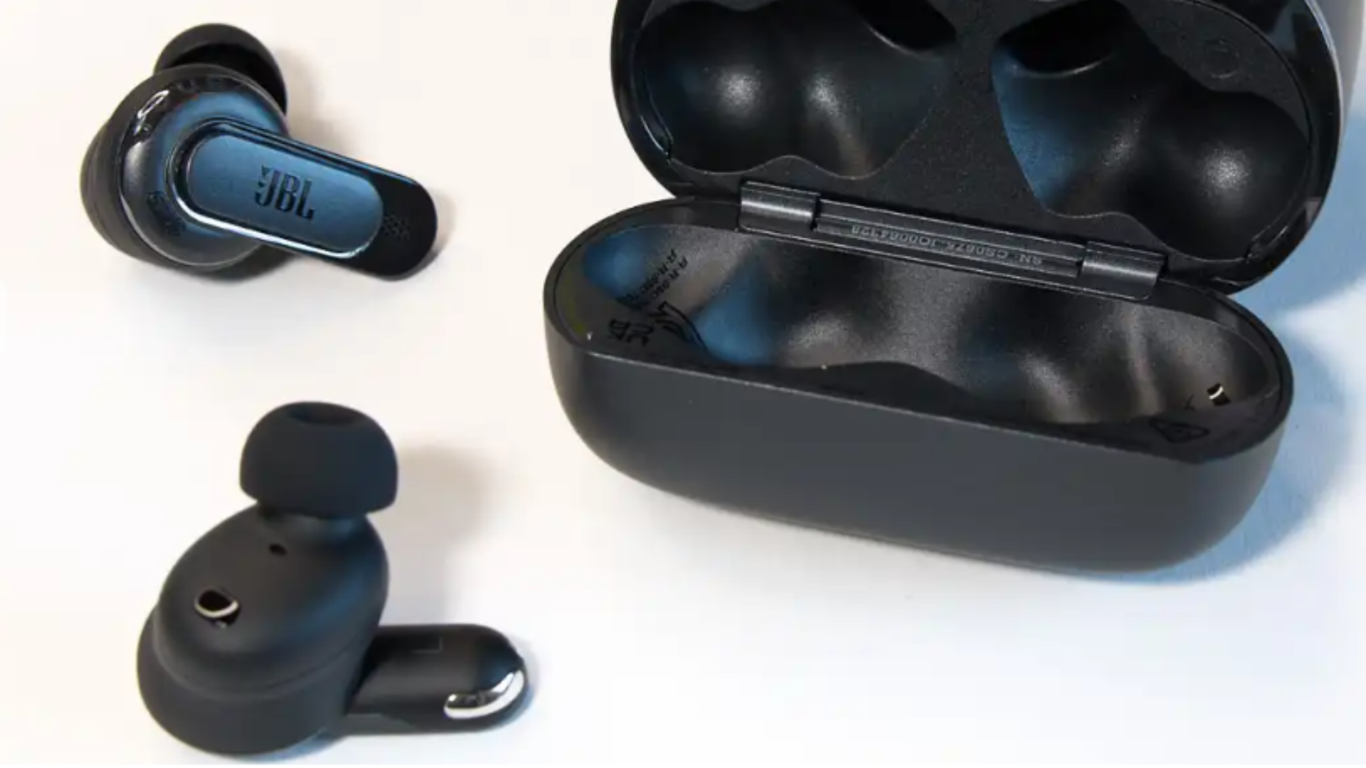 Danh gia JBL Tour Pro 3 Tai nghe khong day am thanh dinh cao hop sac thong minh 9