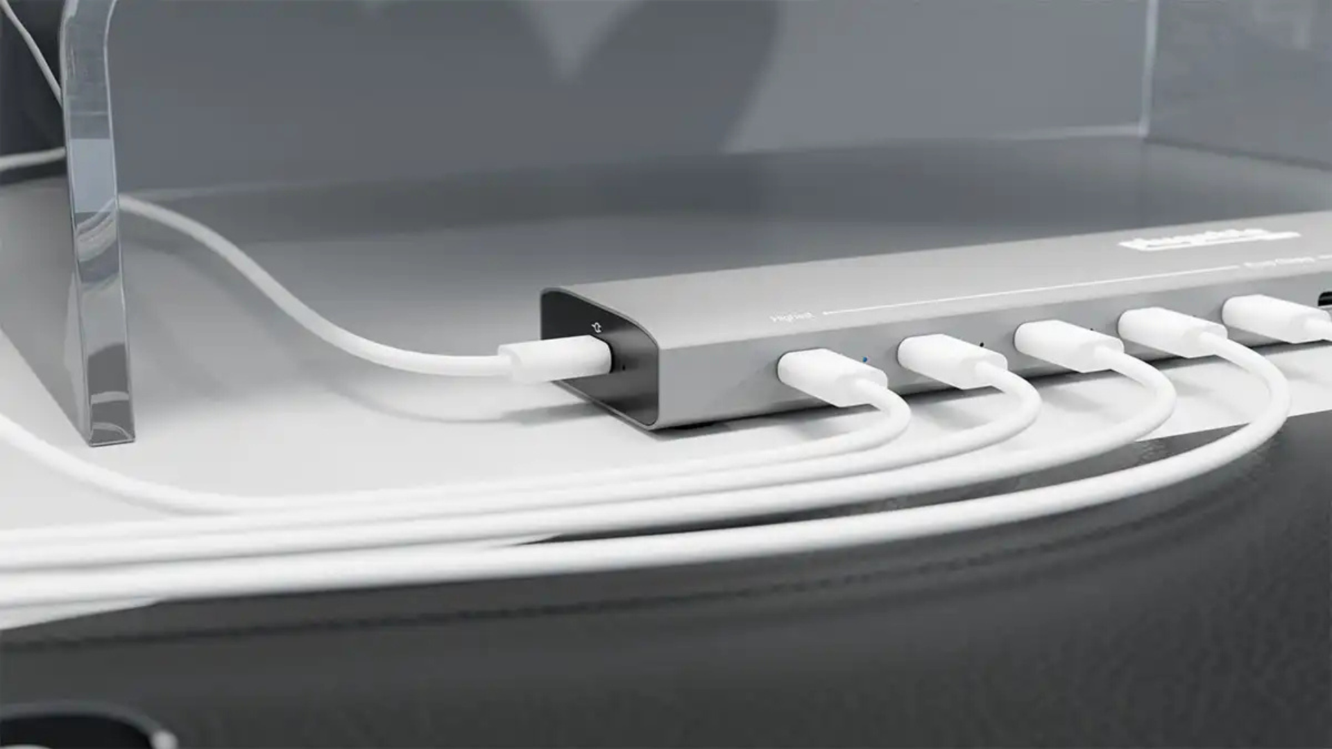 Danh gia Plugable PS 10CC Sac 10 cong USB C thong minh gon ban lam viec 2