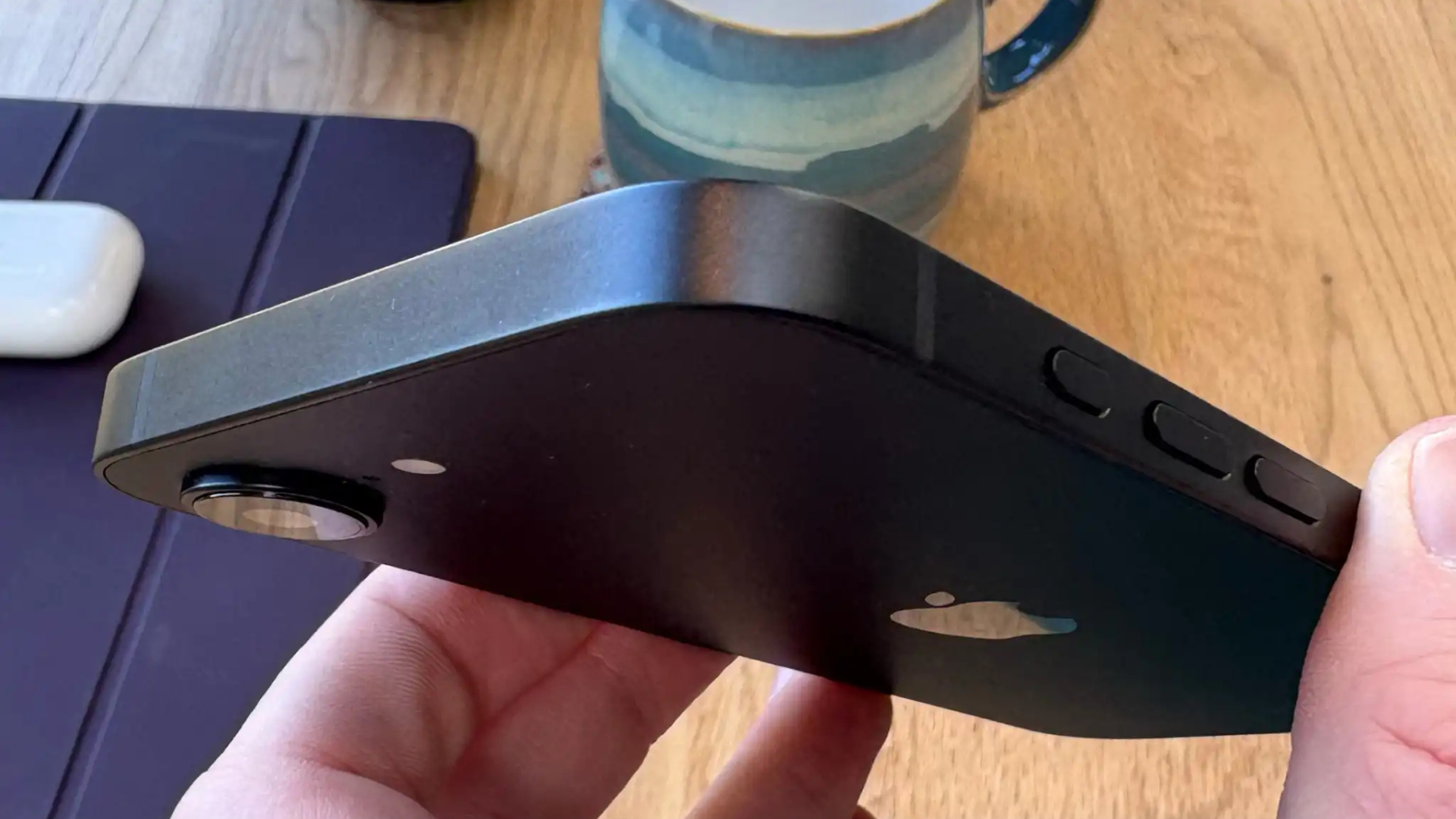 Đánh giá iPhone 16e: Hiệu năng đỉnh cao nhưng thiếu sót bất ngờ 8 Danh gia iPhone 16e Hieu nang dinh cao nhung thieu sot bat ngo 2