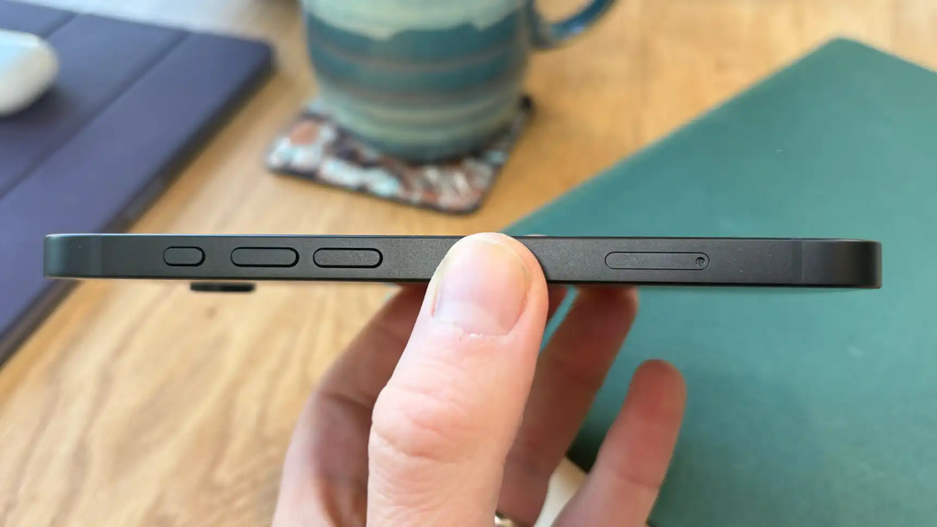 Đánh giá iPhone 16e: Hiệu năng đỉnh cao nhưng thiếu sót bất ngờ 13 Danh gia iPhone 16e Hieu nang dinh cao nhung thieu sot bat ngo 9