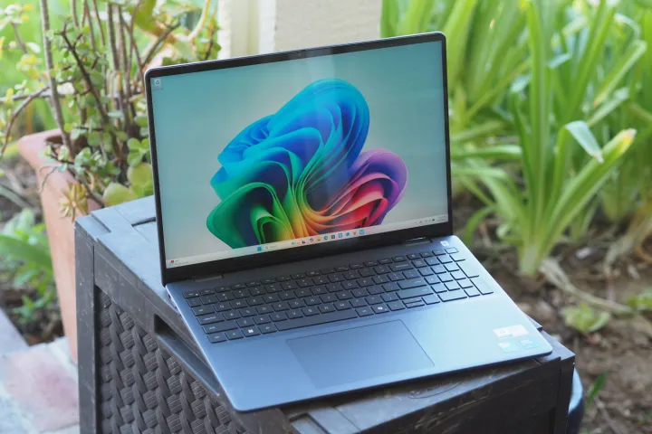 Đánh giá Dell Plus 16 2in1 - Trải nghiệm không gian làm việc và giải trí tuyệt hảo với Mini-LED sắc nét 16 Dell Plus 16 2in1 11