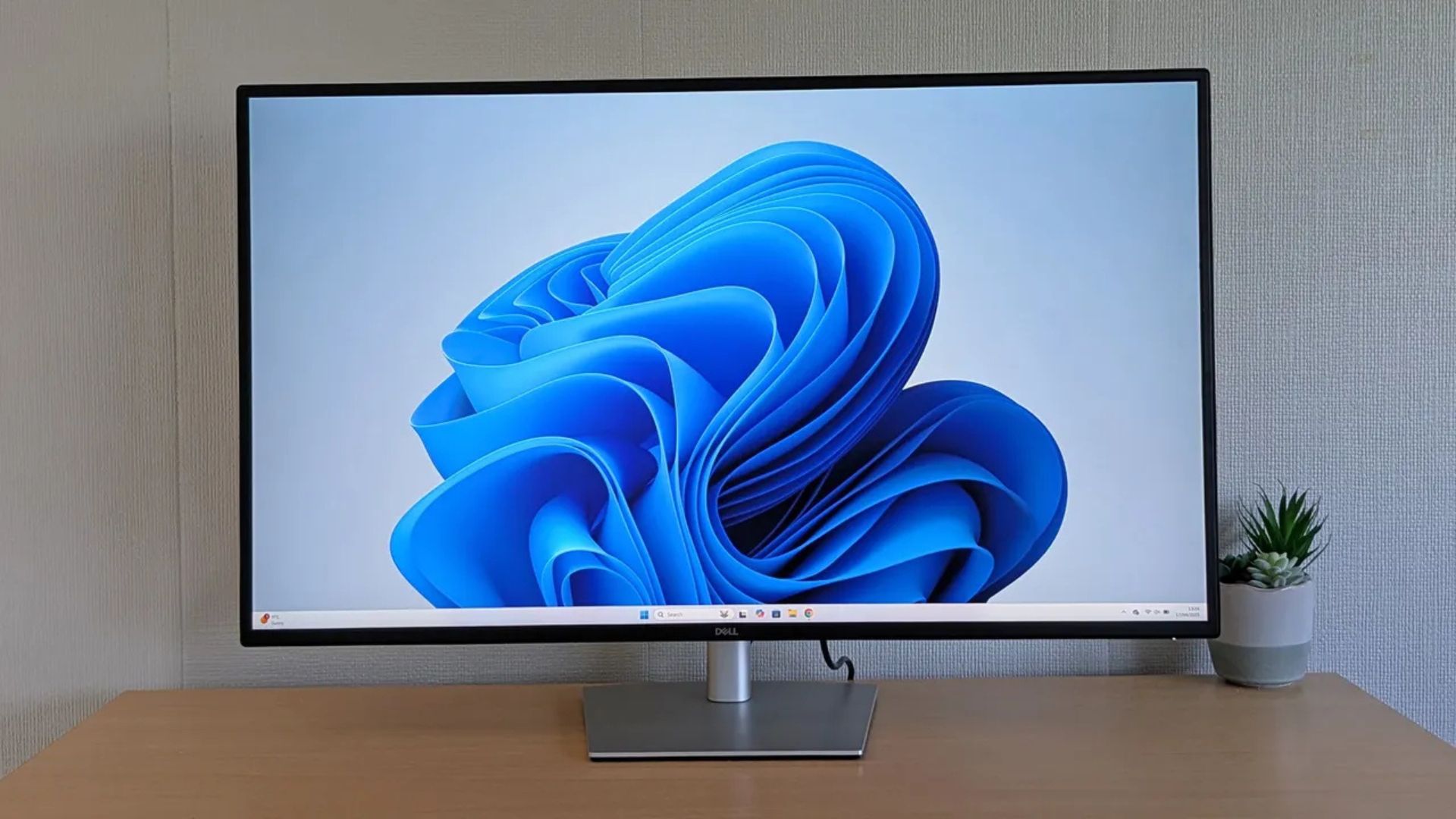 Đánh giá Dell UltraSharp U4323Q - Đắm chìm trong thế giới sắc nét với màn hình 4K UHD 1 Dell UltraSharp U4323QE 1
