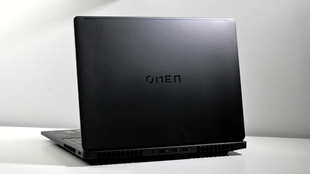 Đánh giá HP Omen Max 16 - Laptop gaming mỏng nhẹ, mạnh mẽ và siêu mượt! 33 HP Omen Max 16 RTX 5090 9