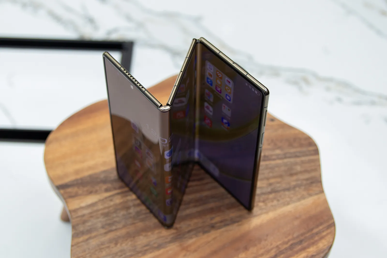 Đánh giá Huawei Mate XT - Trải nghiệm không gian và thời gian mới, mọi tác vụ đều trở nên mượt mà 10 Huawei Mate XT 5