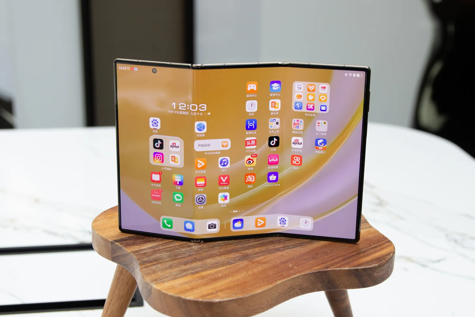 Đánh giá Huawei Mate XT - Trải nghiệm không gian và thời gian mới, mọi tác vụ đều trở nên mượt mà 7 Huawei Mate XT 8