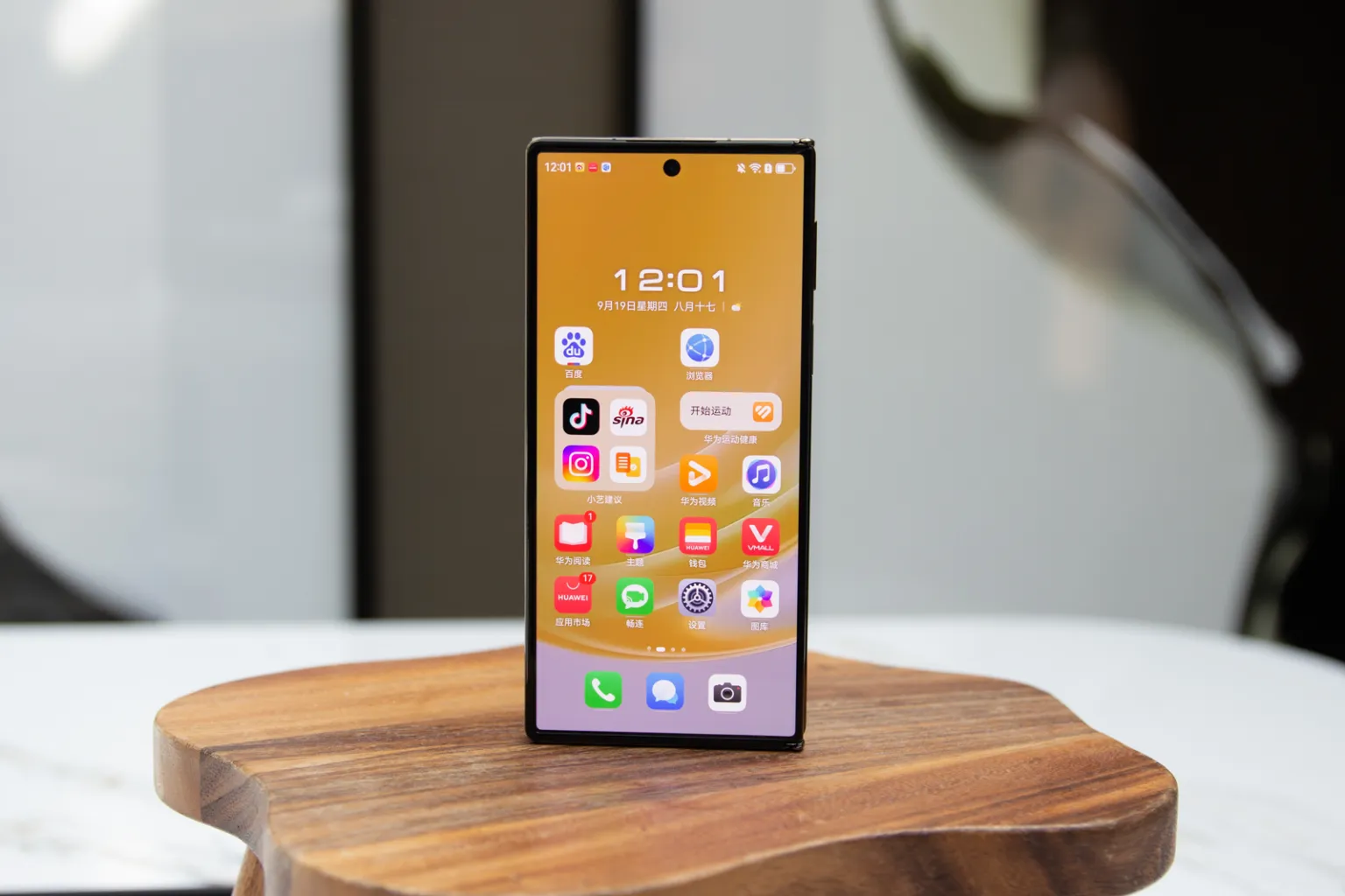 Đánh giá Huawei Mate XT - Trải nghiệm không gian và thời gian mới, mọi tác vụ đều trở nên mượt mà 6 Huawei Mate XT 9