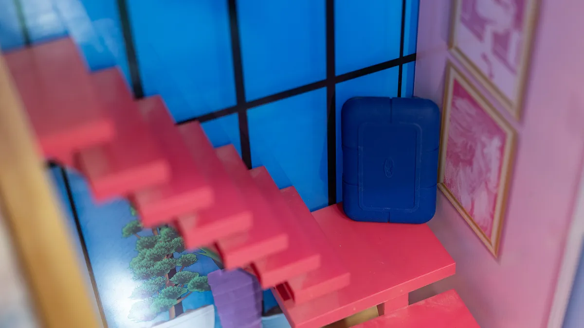 Đánh giá ổ cứng SSD LaCie Rugged Pro 5 - Tốc độ siêu nhanh dành riêng cho dân sáng tạo 11 LaCie Rugged Pro 5 SSD 2