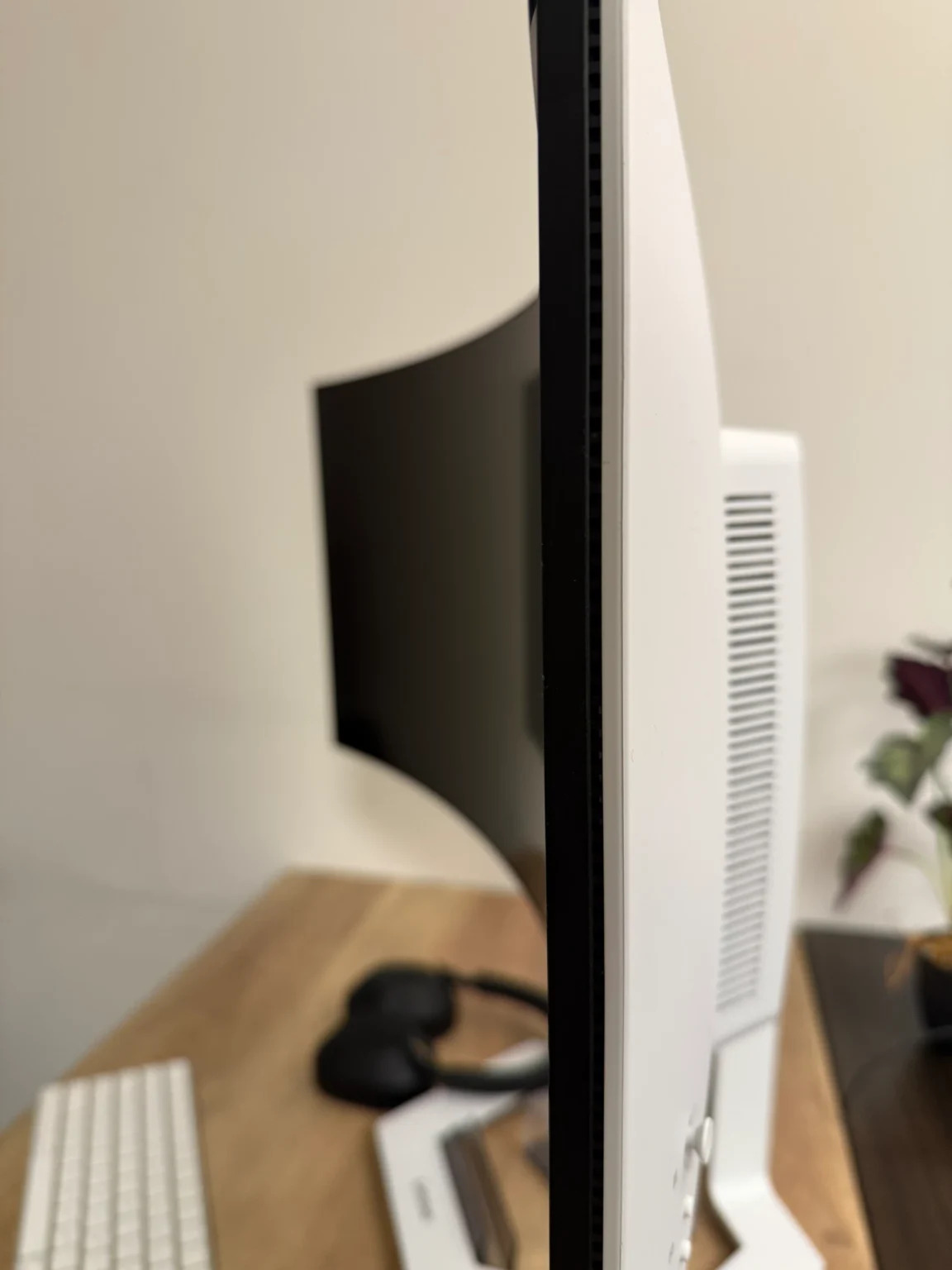 Lenovo Legion Pro 34WD 10 OLED 1