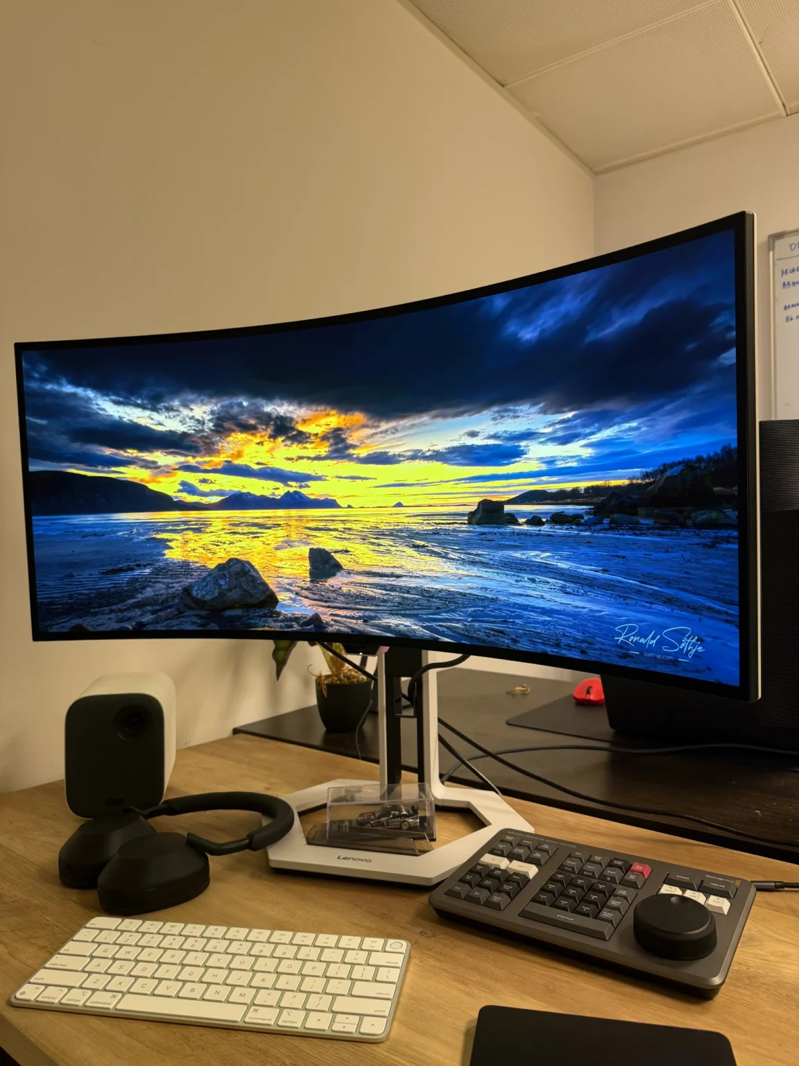 Lenovo Legion Pro 34WD 10 OLED 7