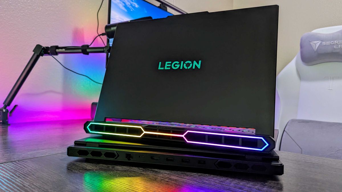 Lenovo Legion Pro 7i Gen 10 1