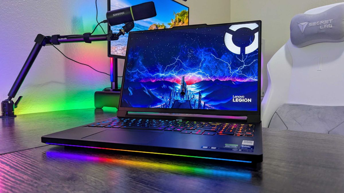 Top 5 mẫu Laptop Gaming có bàn phím RGB đẹp nhất năm 2025 17 Lenovo Legion Pro 7i Gen 10 13 1