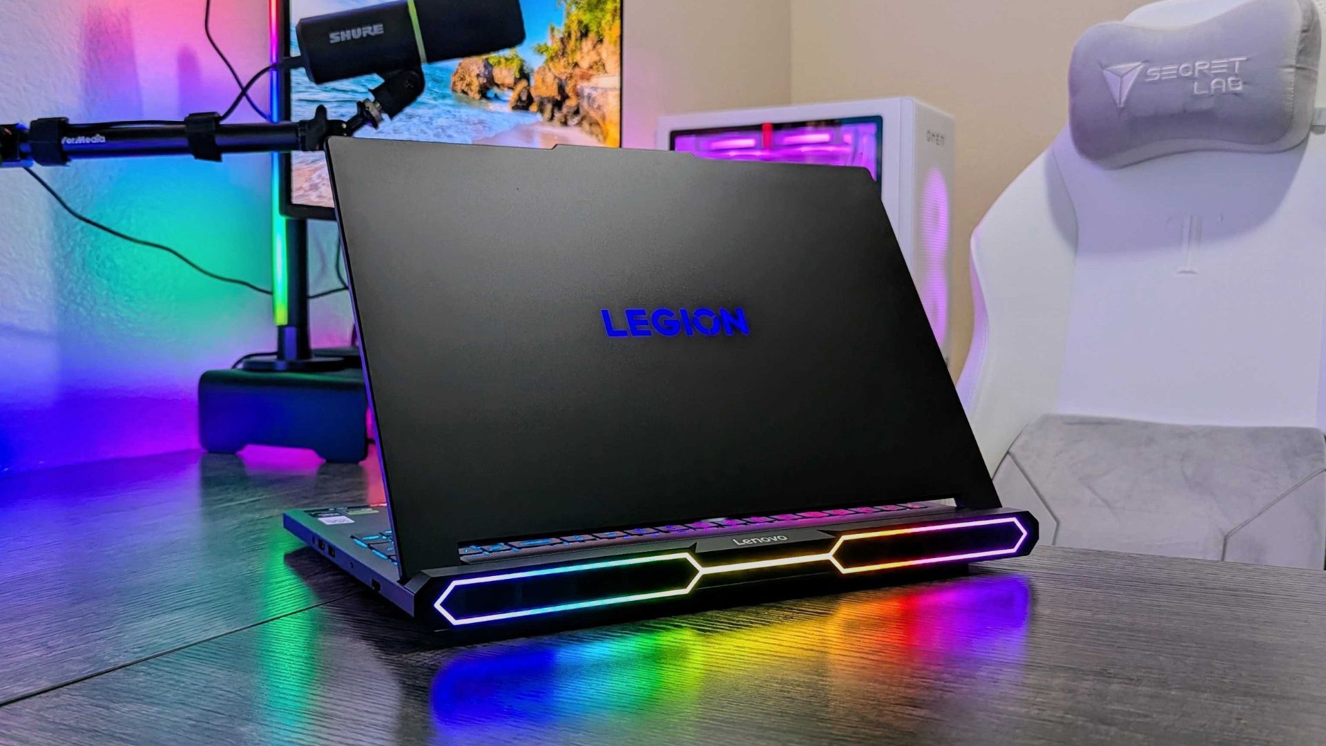 Đánh giá Lenovo Legion Pro 7i Gen 10 - Nâng tầm trải nghiệm gaming với màn hình OLED 240Hz tuyệt đỉnh 1 Lenovo Legion Pro 7i Gen 10 14 1