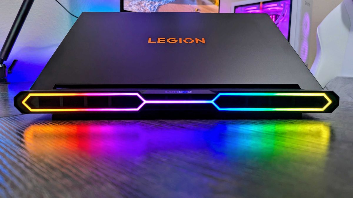 Lenovo Legion Pro 7i Gen 10 8 1