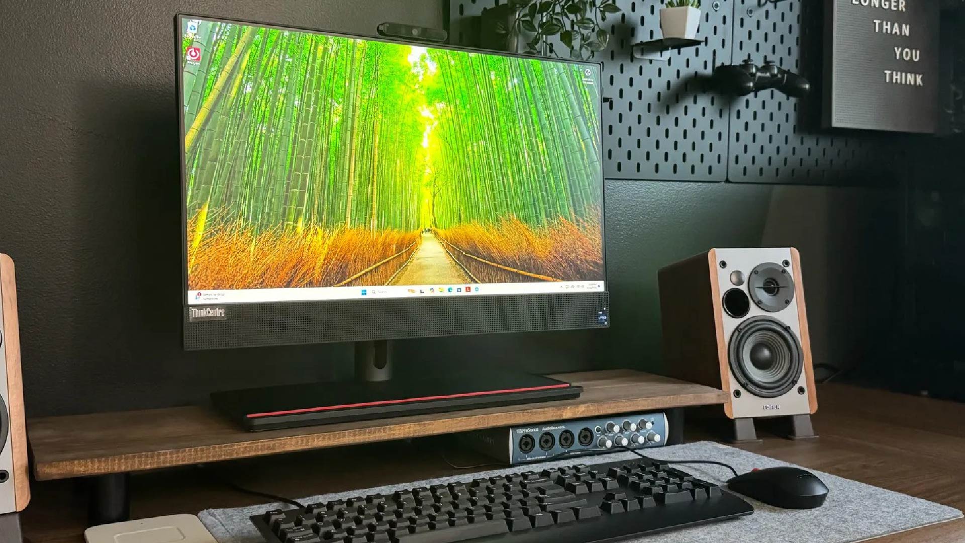 Lenovo ThinkCentre M90a Gen 5 1 01